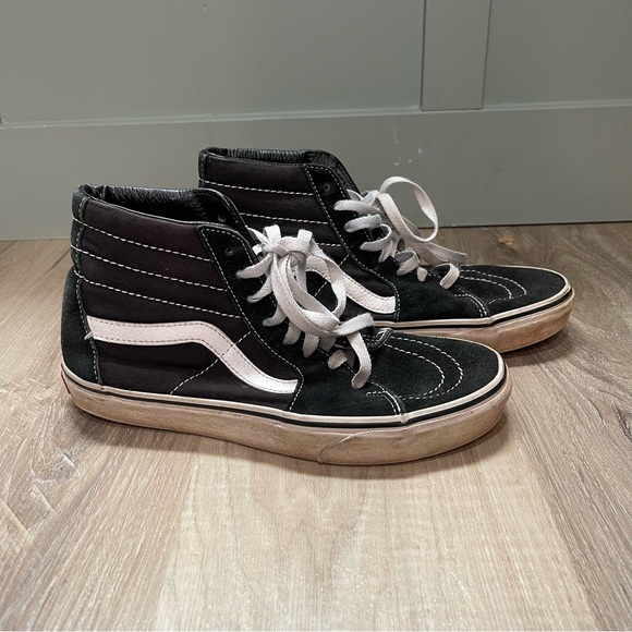 Vans Black and White High-Top‎ Sneakers women’s size 8.5 men’s size 7 - Picture 1 of 6